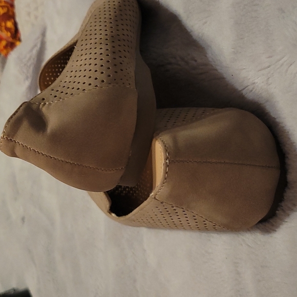 Me Too flats size 8.5 - Picture 4 of 4